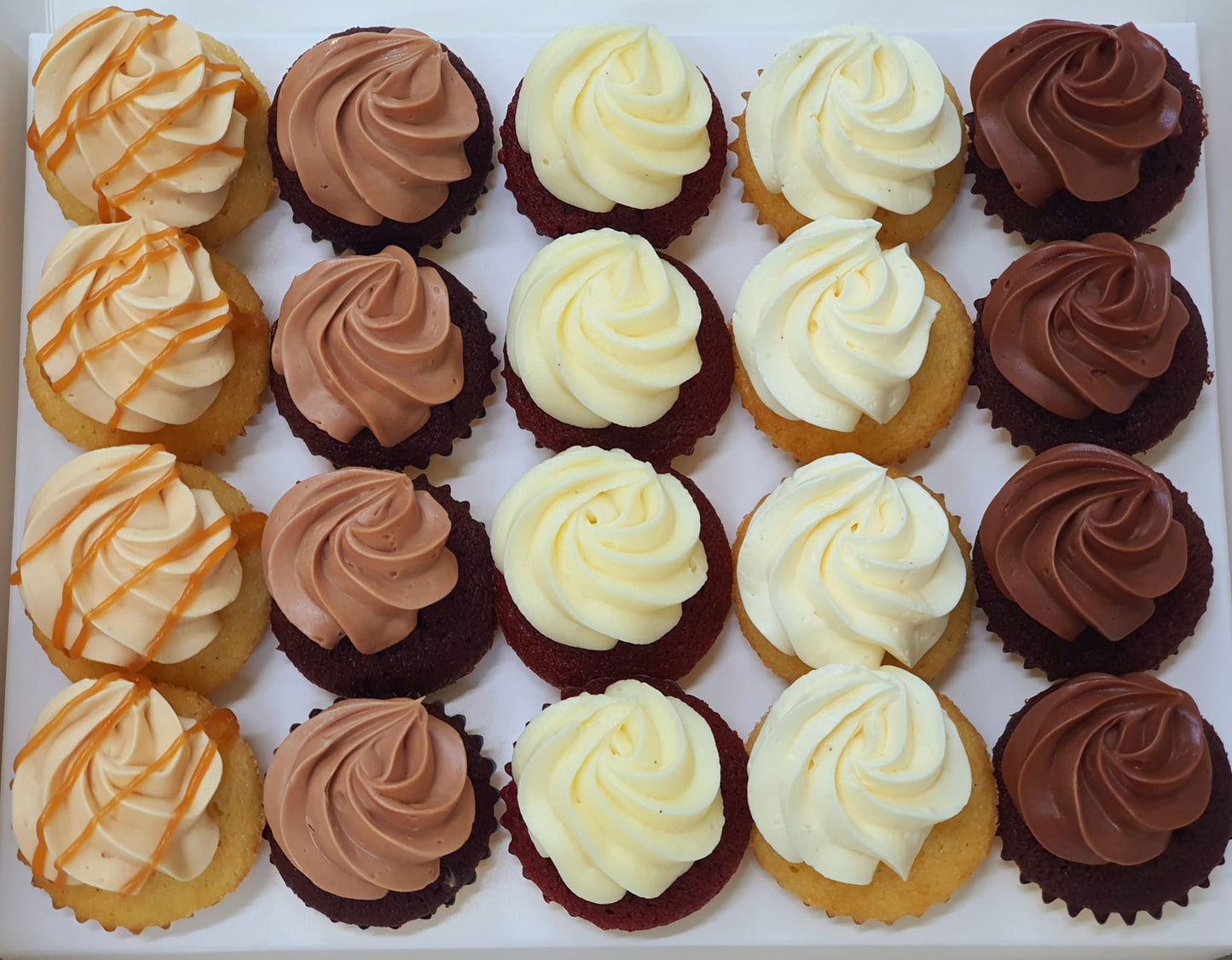 Mini Cupcakes (Box of 20)